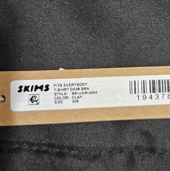 SKIMS Fits Everybody T- shirt Demi Bra 36B - Picture 4 of 4